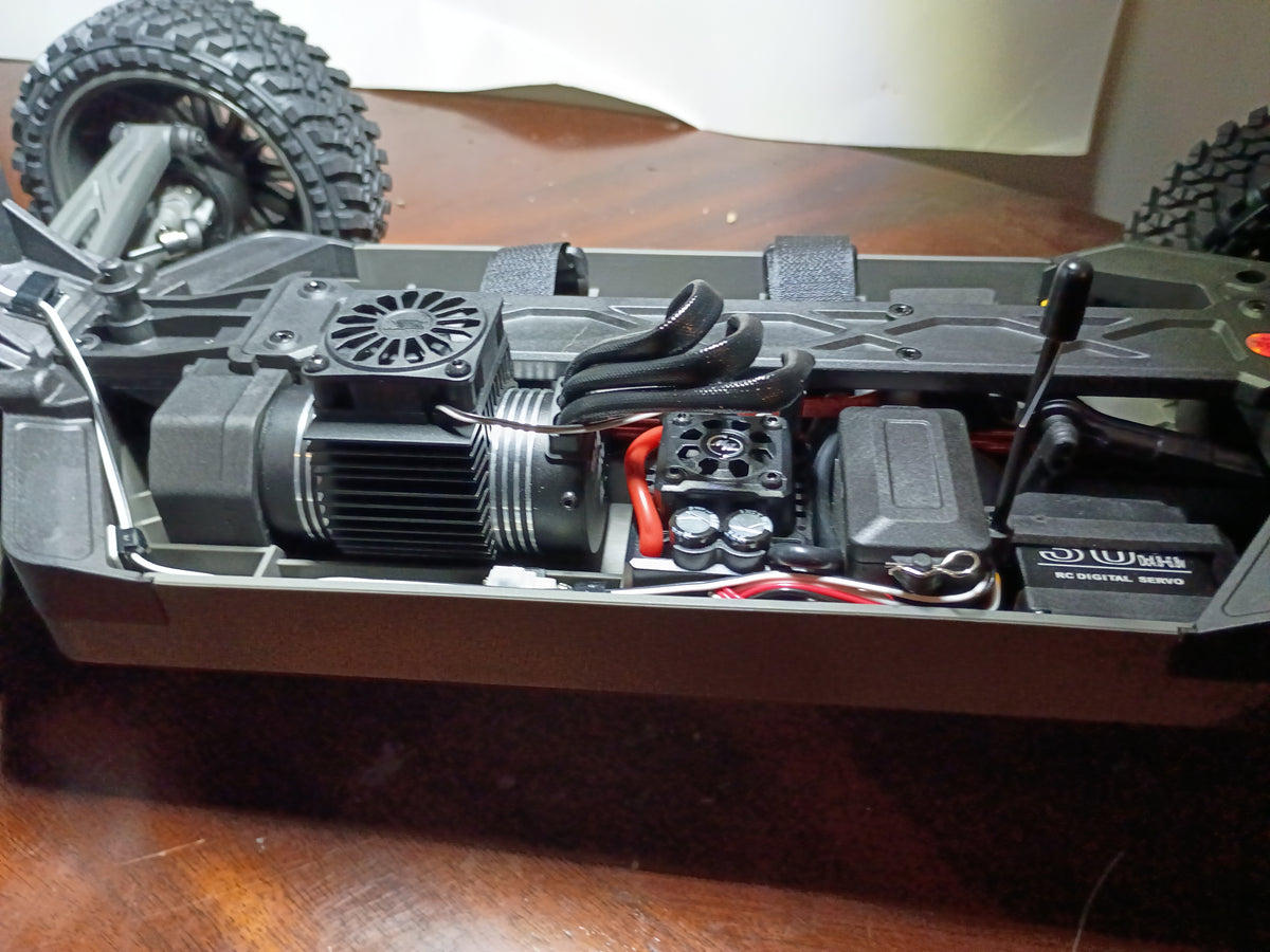 Yikong YK8081 1/8 Scale 4WD Desert Fighter Short Course Truck RTR - (No Battery or Charger)